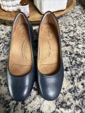 Navy Brioso heels